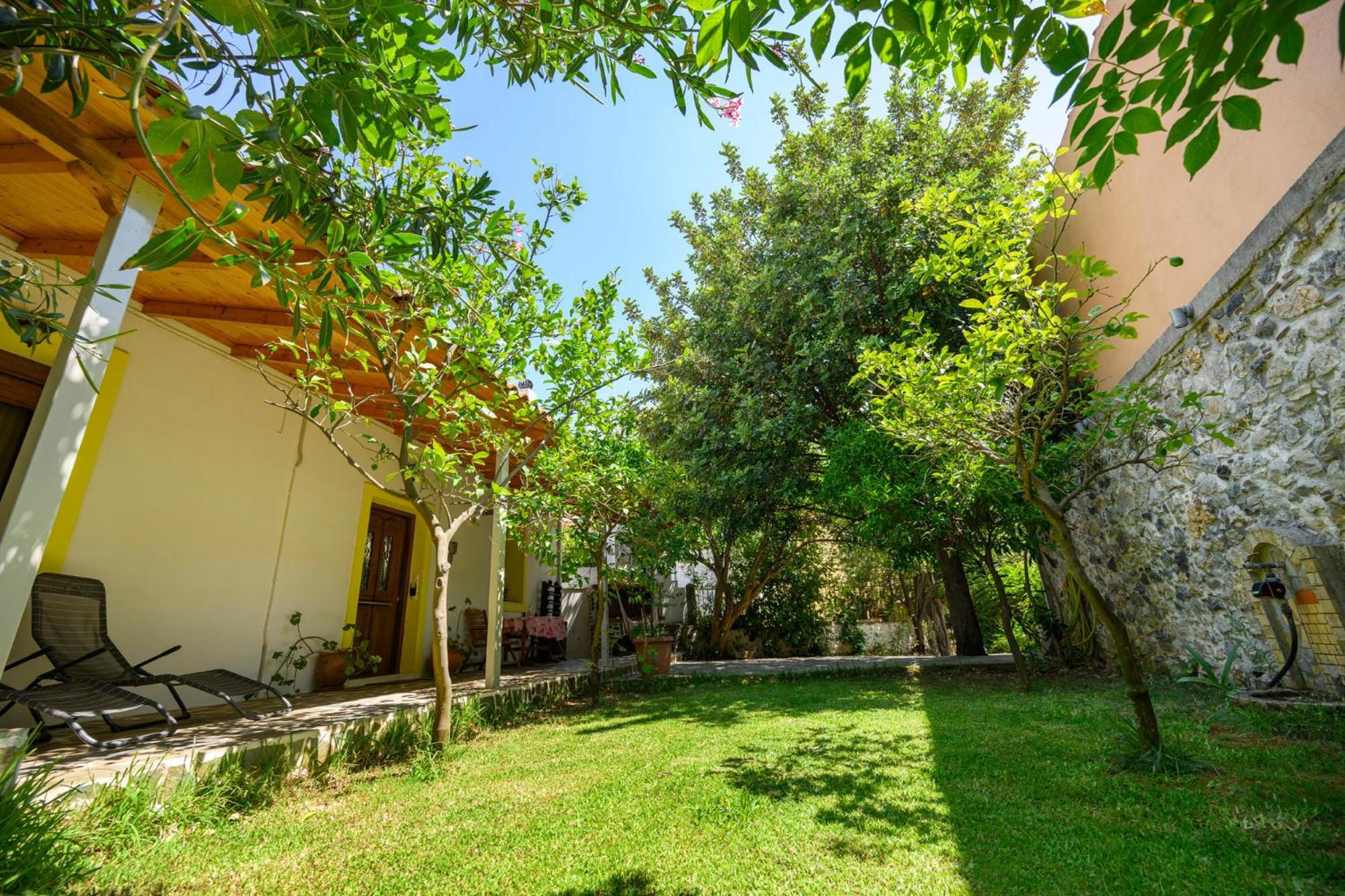Small Villa Gerani Agios Vlasios  Экстерьер фото